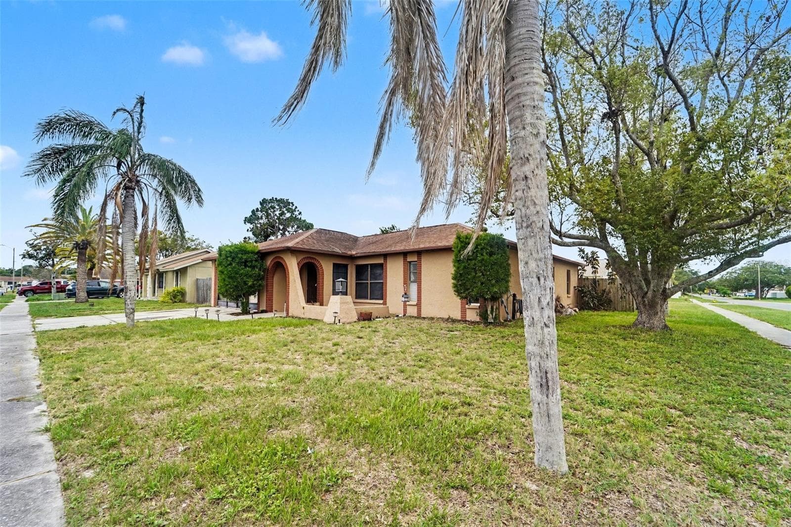 1215 Persimmon Dr photo 3