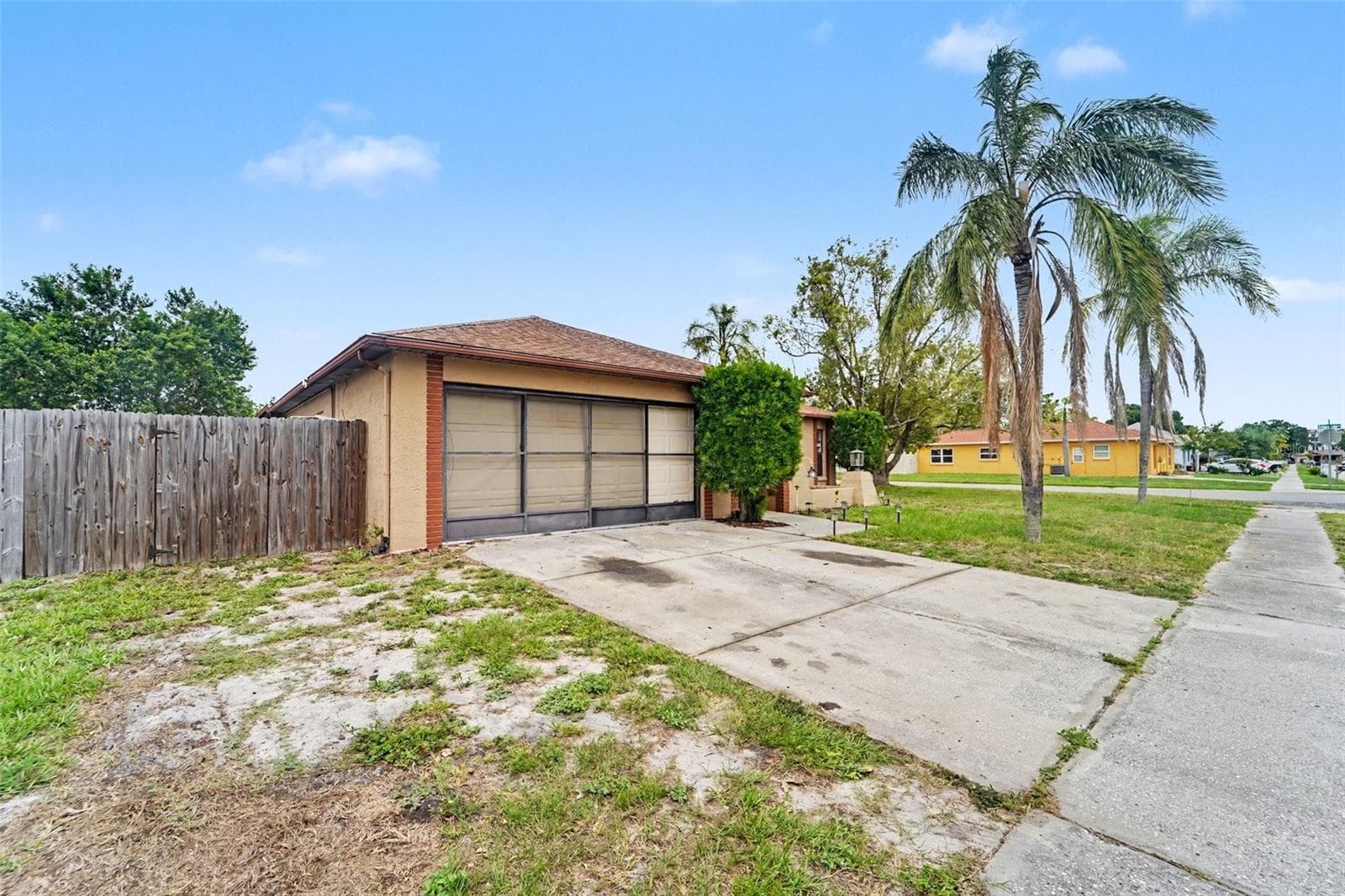 1215 Persimmon Dr photo 4