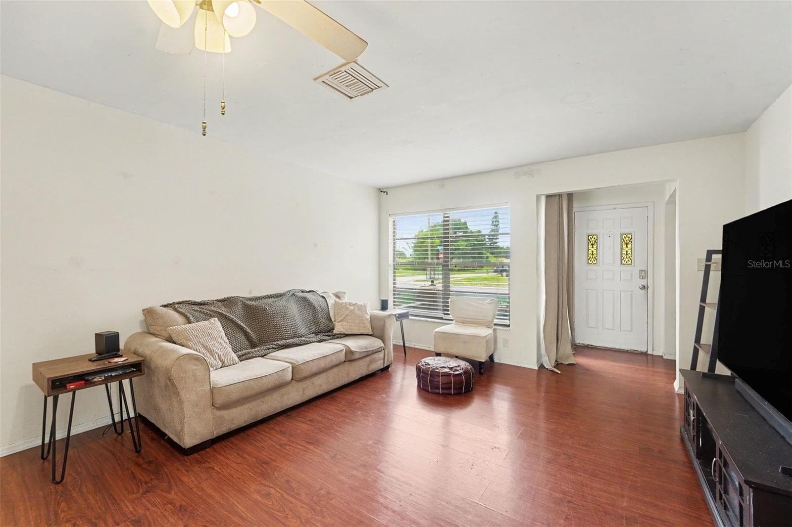 1215 Persimmon Dr photo 5