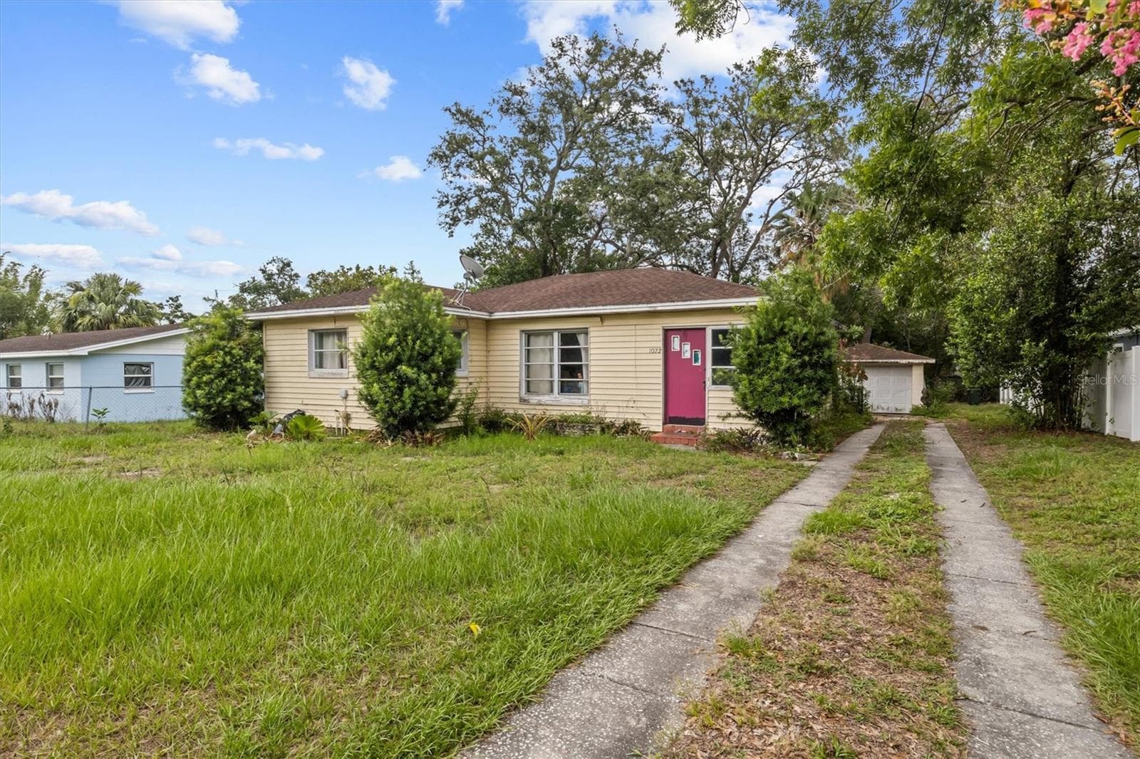 1022 W Marjorie St photo 2