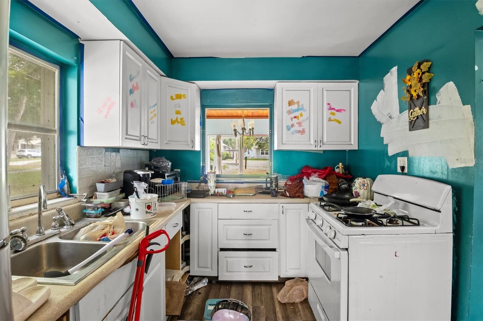 1022 W Marjorie St photo 5