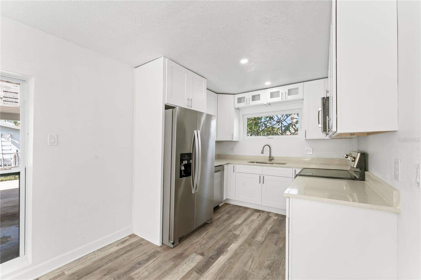 6221 Florida Cir E photo 3