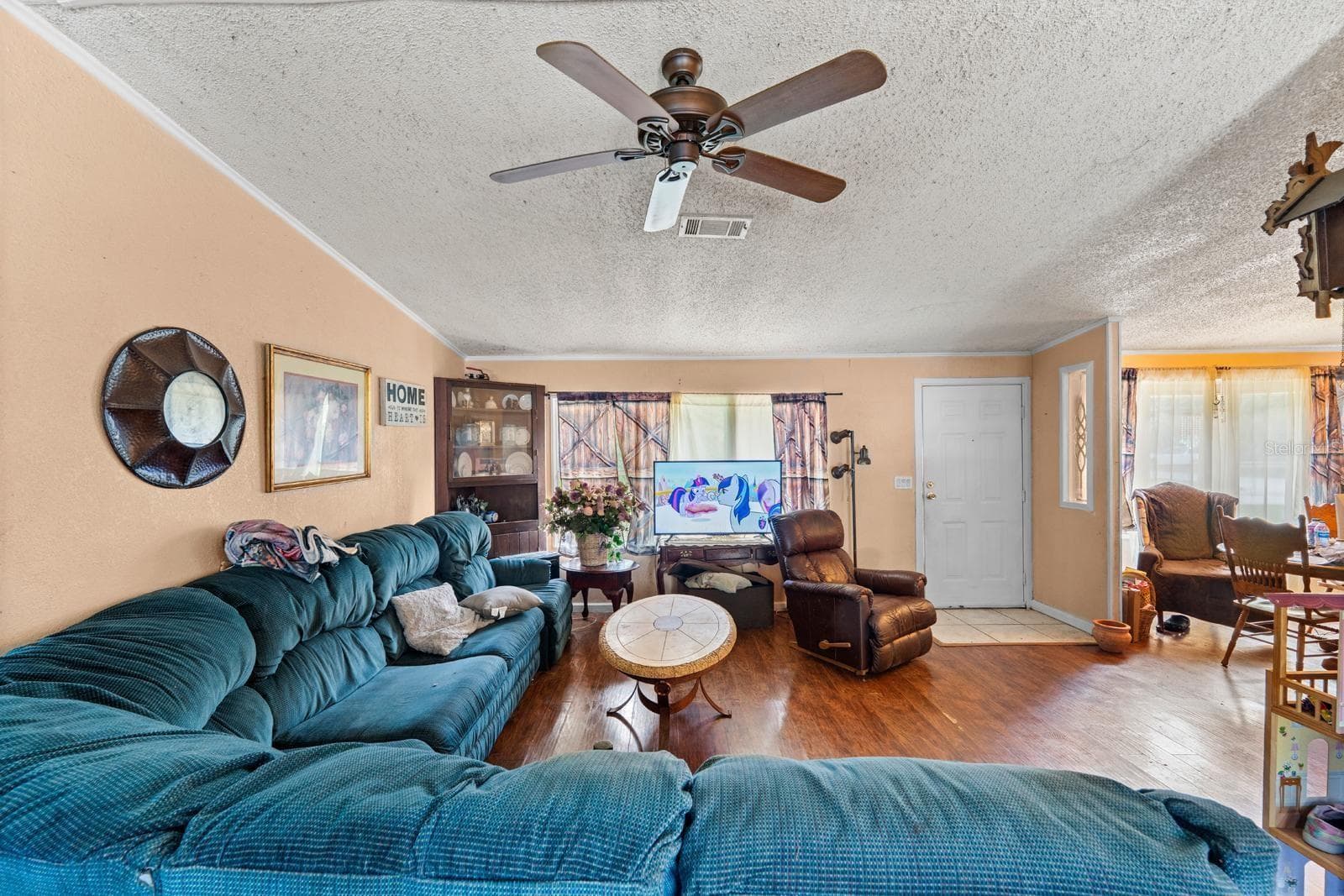 16143 Palacky St photo 3