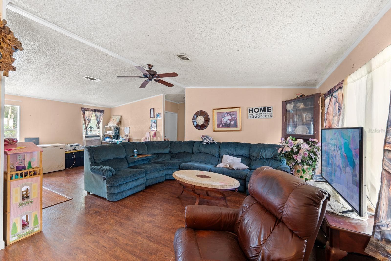 16143 Palacky St photo 4