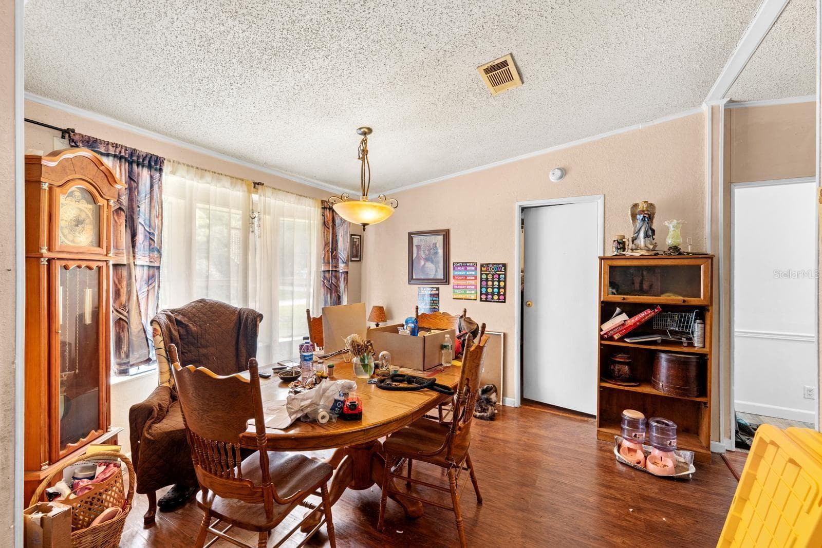 16143 Palacky St photo 5