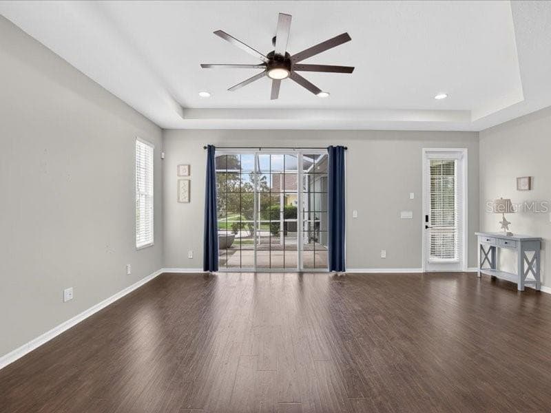 5513 Golden Isles Dr photo 4