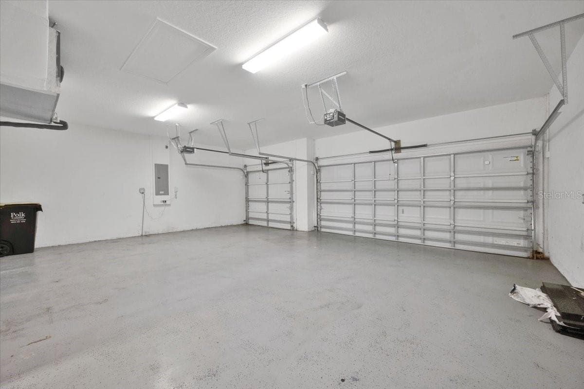 2850 Sheldon St photo 5
