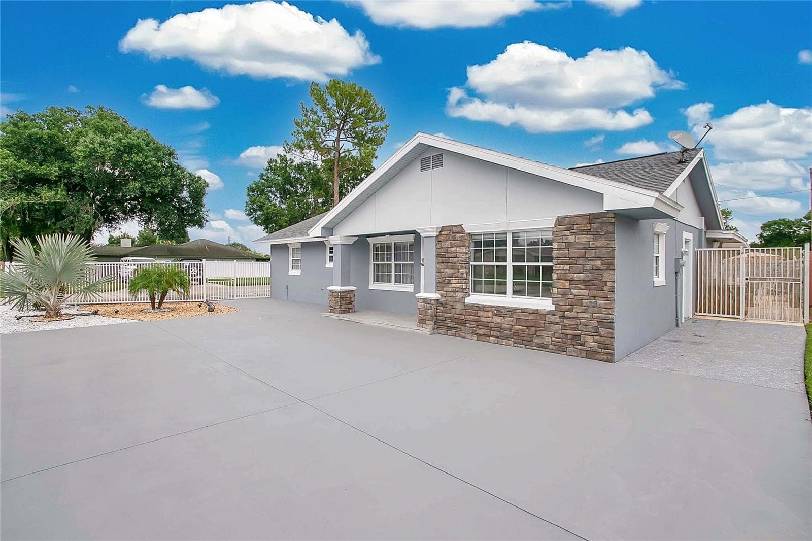 614 Sidney Cir photo 2