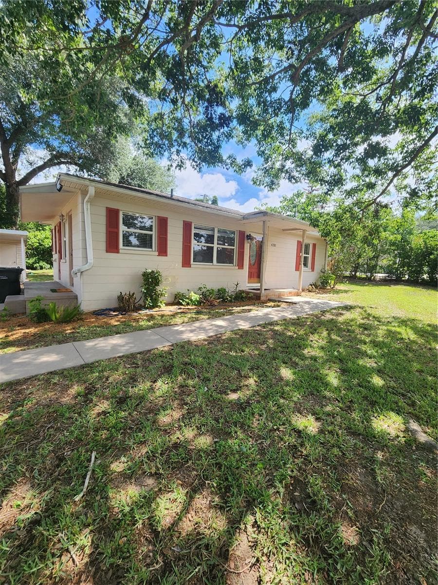 4320 Hedge Dr N photo 3