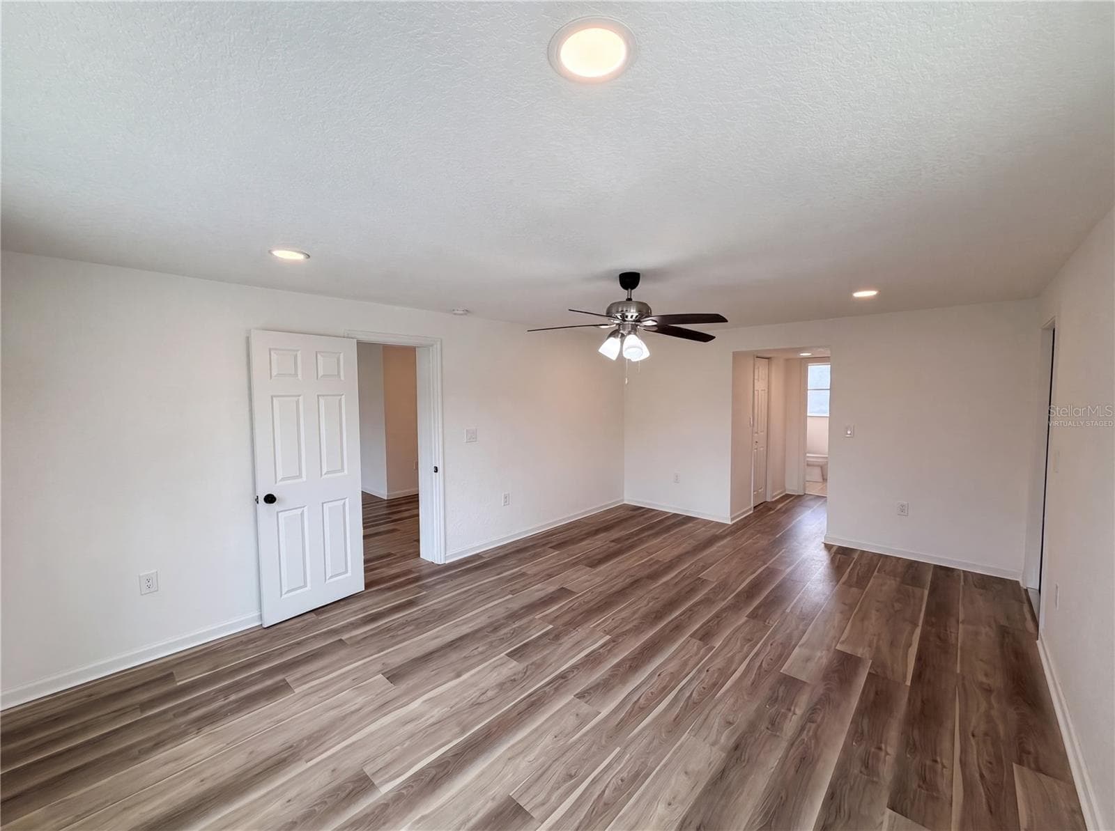 567 Baywood Dr N photo 4