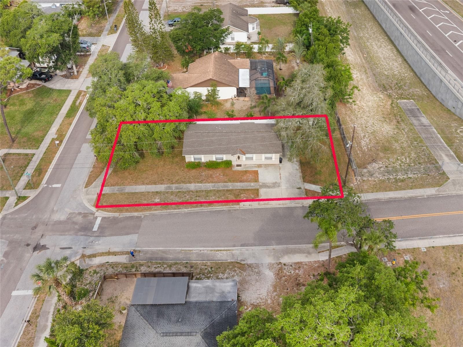 1221 E Court St photo 3