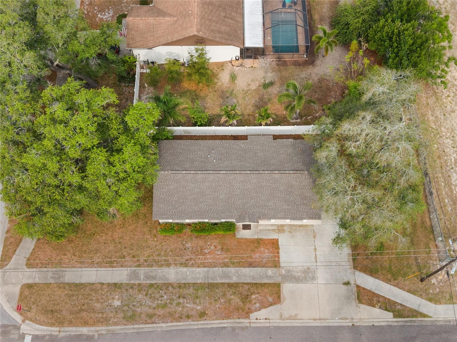 1221 E Court St photo 4