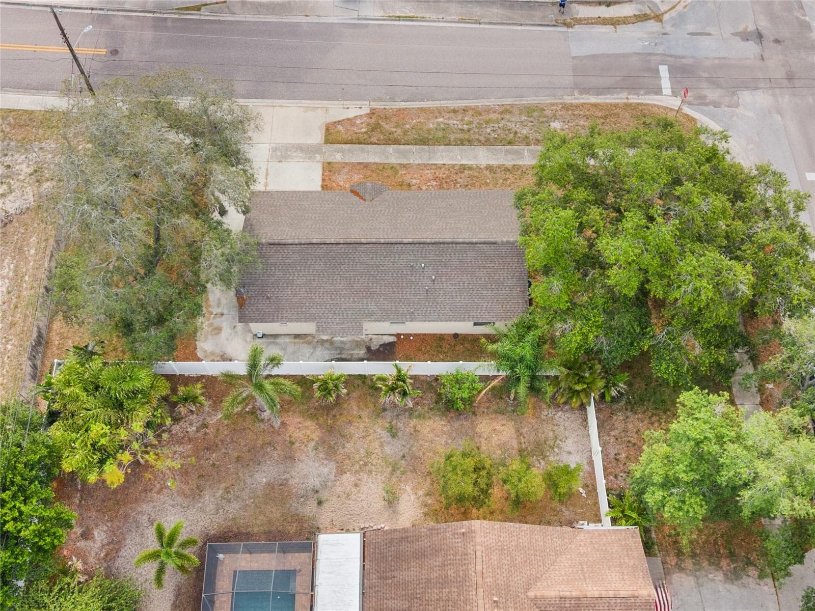 1221 E Court St photo 5