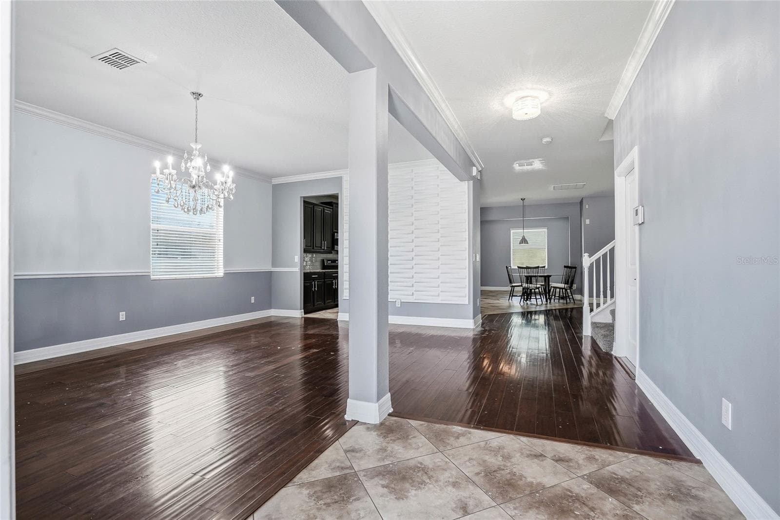 3987 Round Table CT photo 4