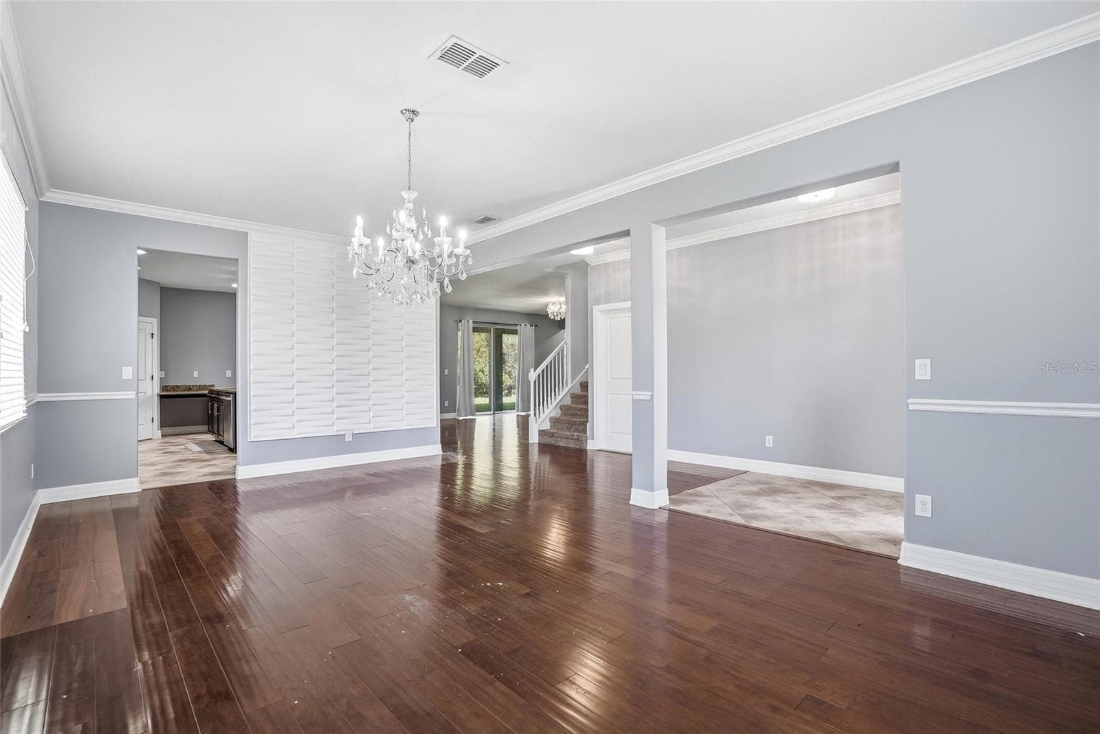 3987 Round Table CT photo 5