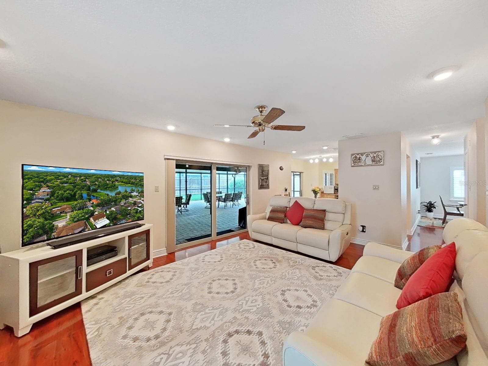 1367 Corner Oaks Dr photo 3
