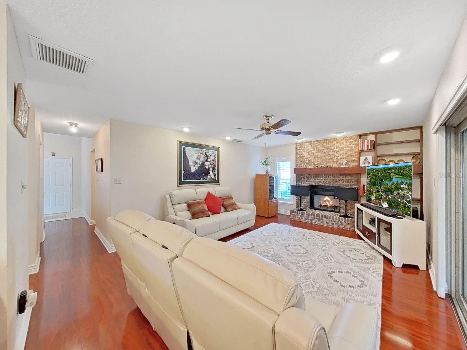 1367 Corner Oaks Dr photo 4