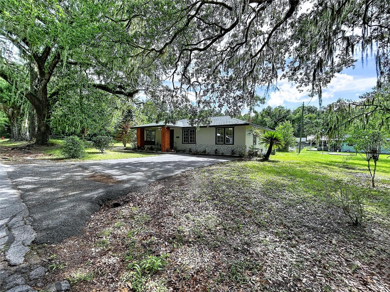 524 East Ave photo 2