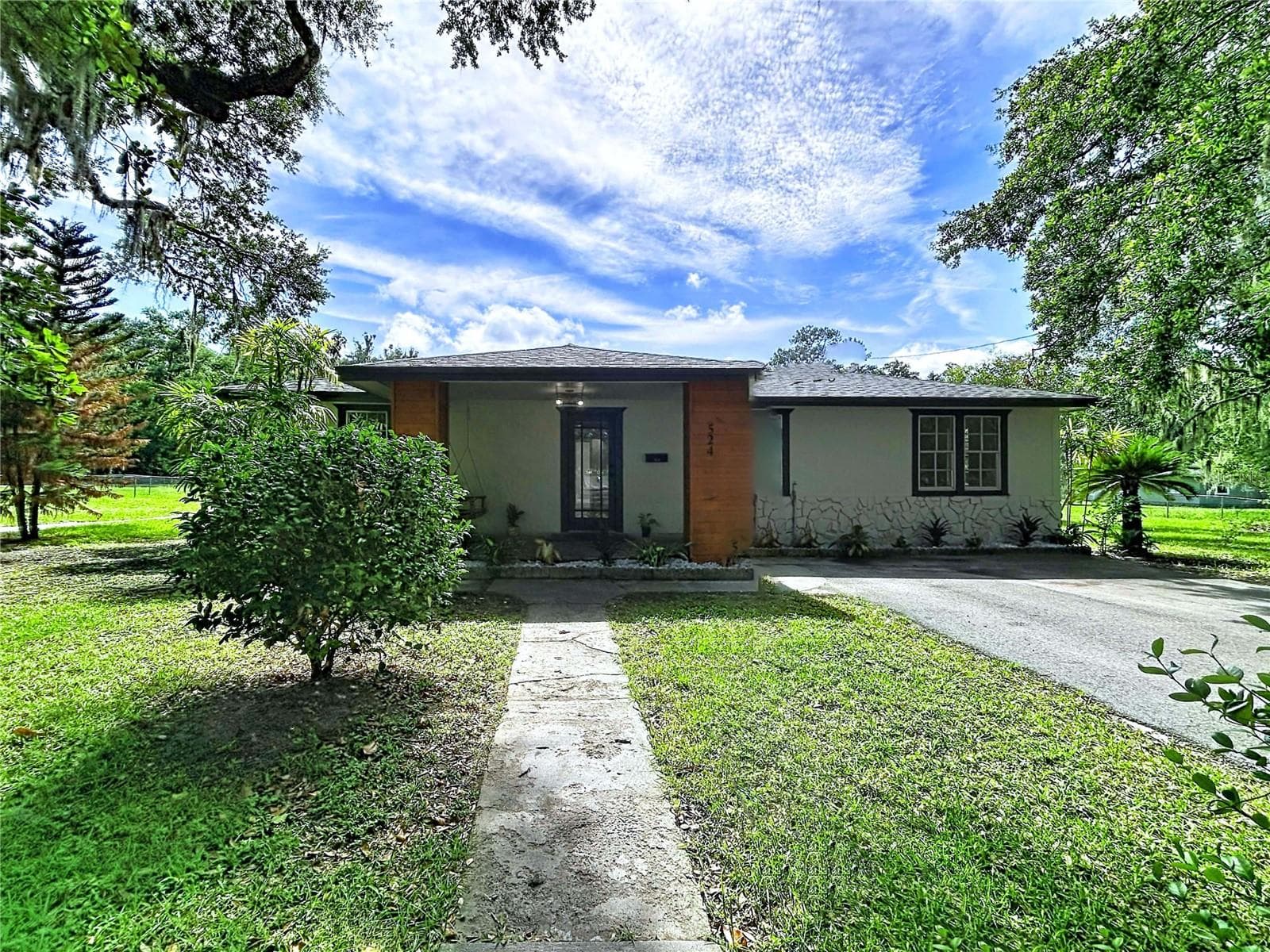 524 East Ave photo 3