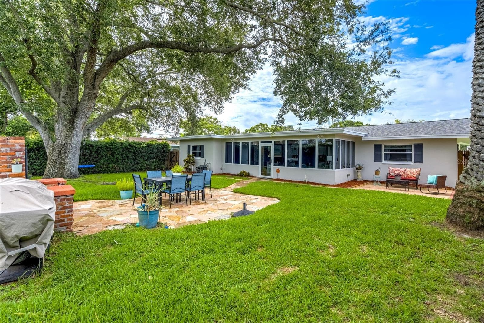 1636 Leisure Dr photo 3