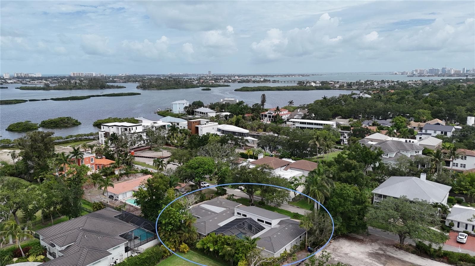 1428 Pine Bay Dr photo 3