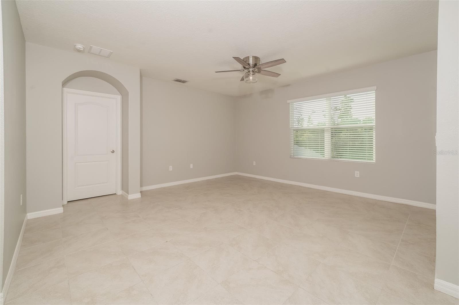 345 Summershore Dr photo 3