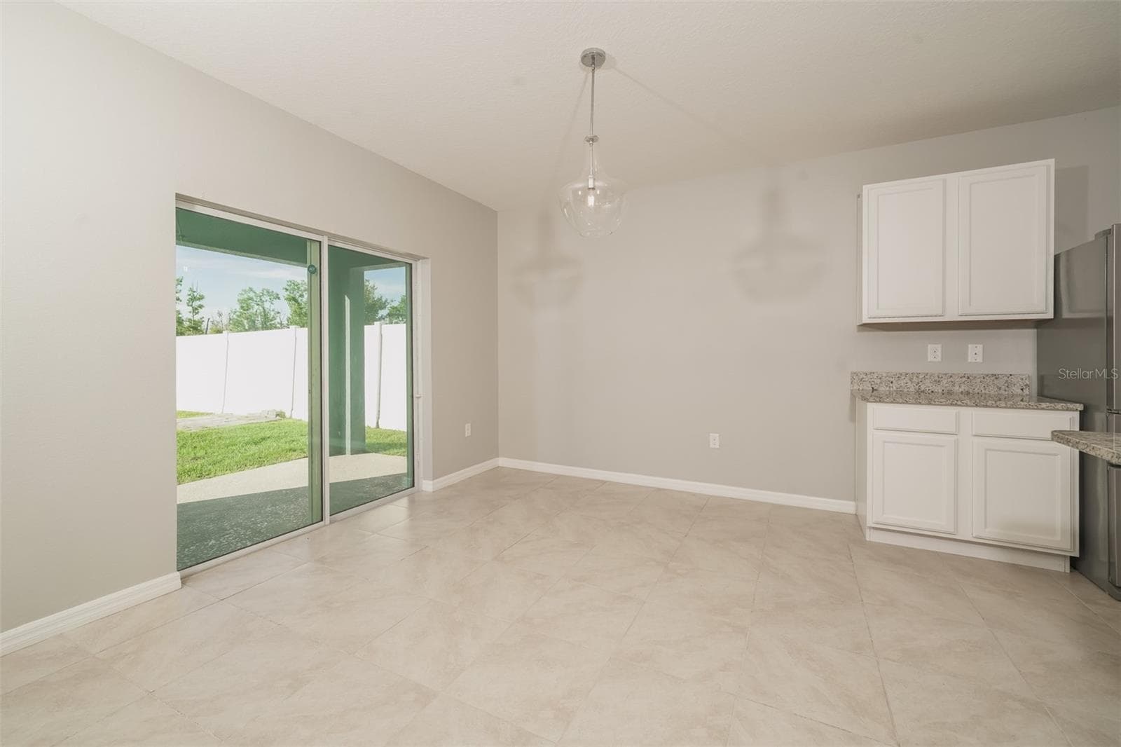 345 Summershore Dr photo 4