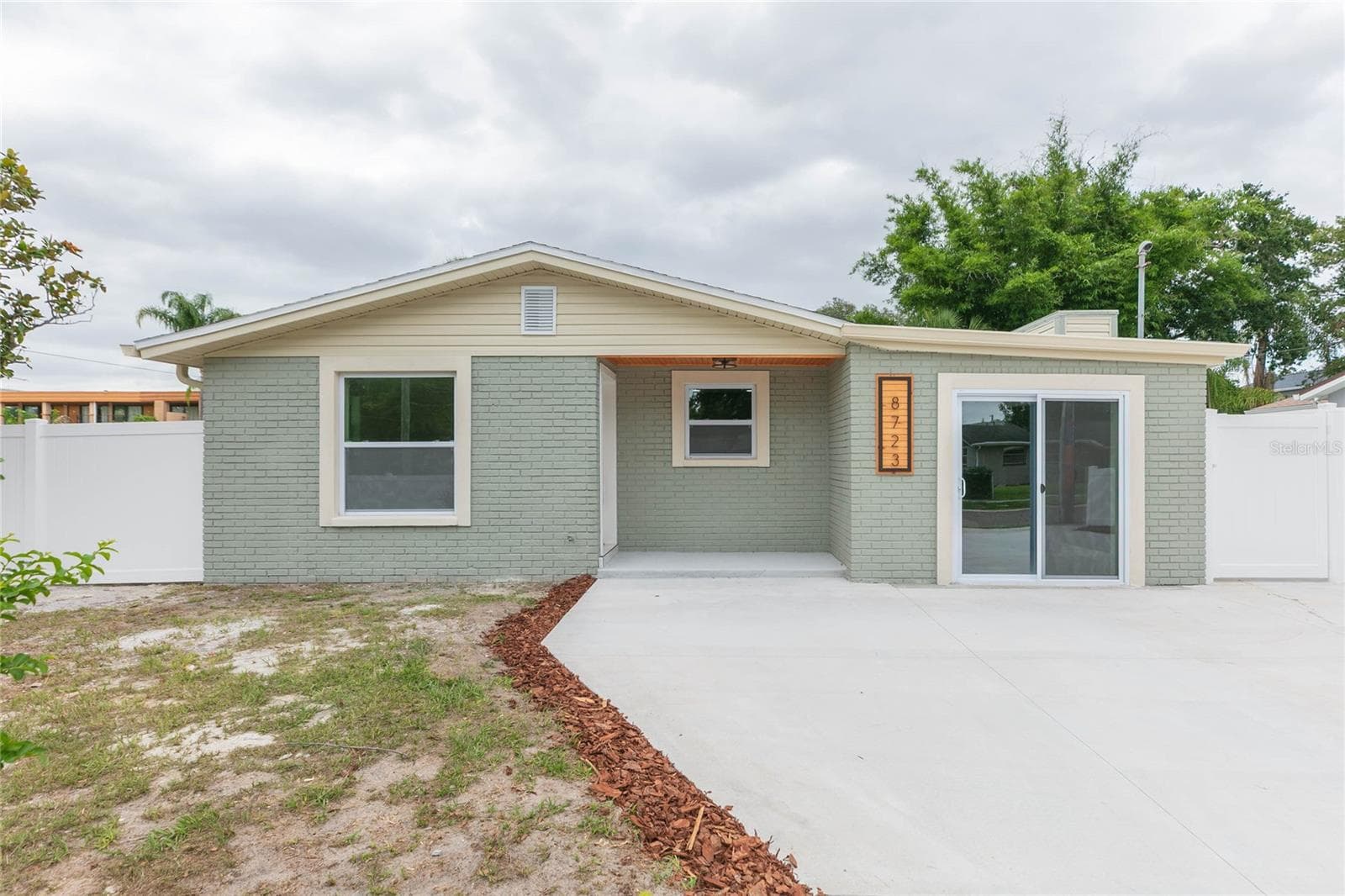 8723 N River Forest Cir photo 2