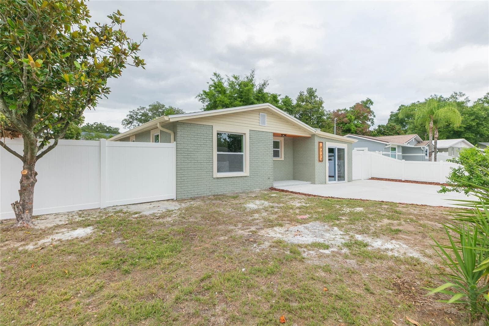 8723 N River Forest Cir photo 3