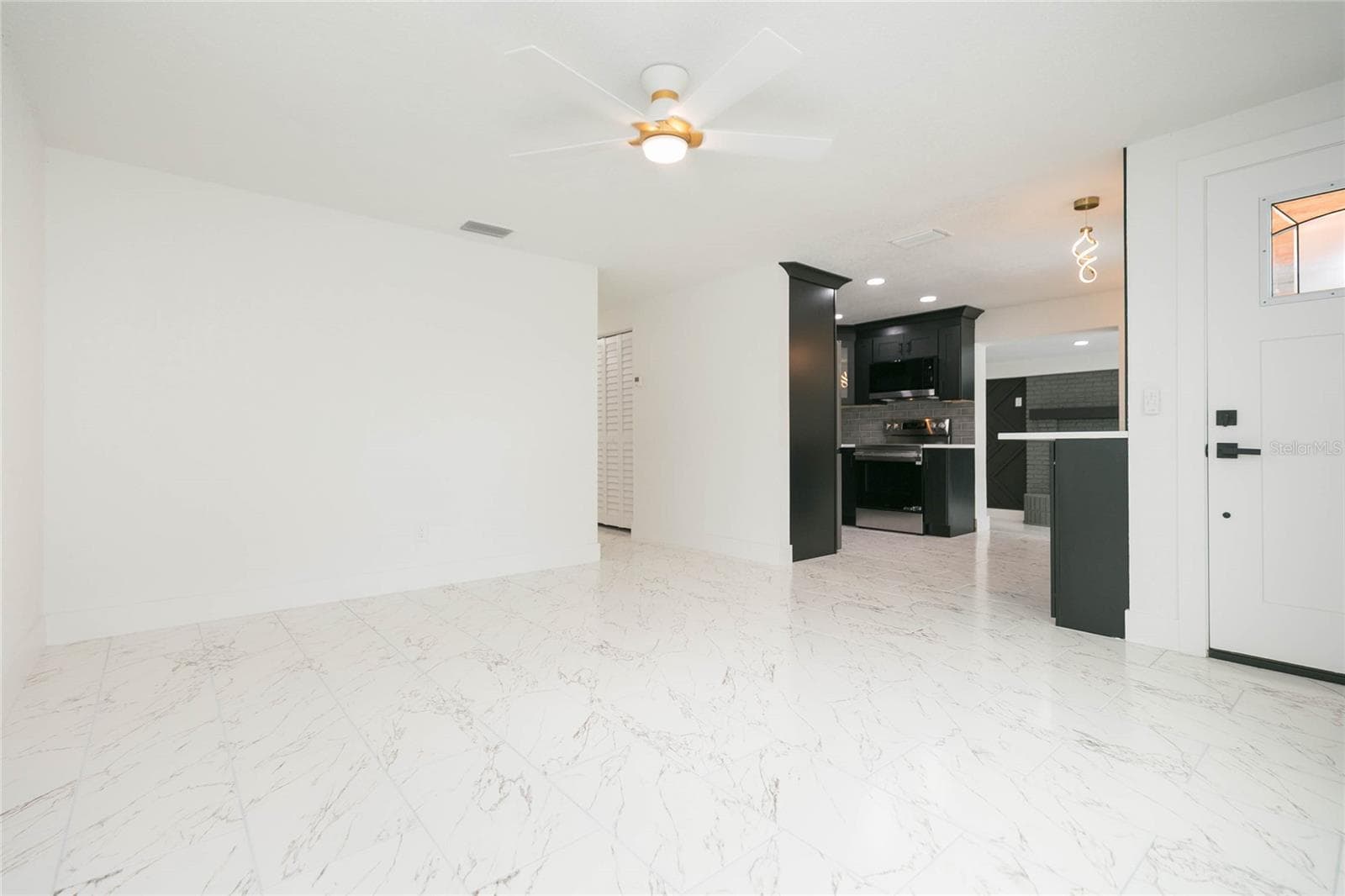 8723 N River Forest Cir photo 5