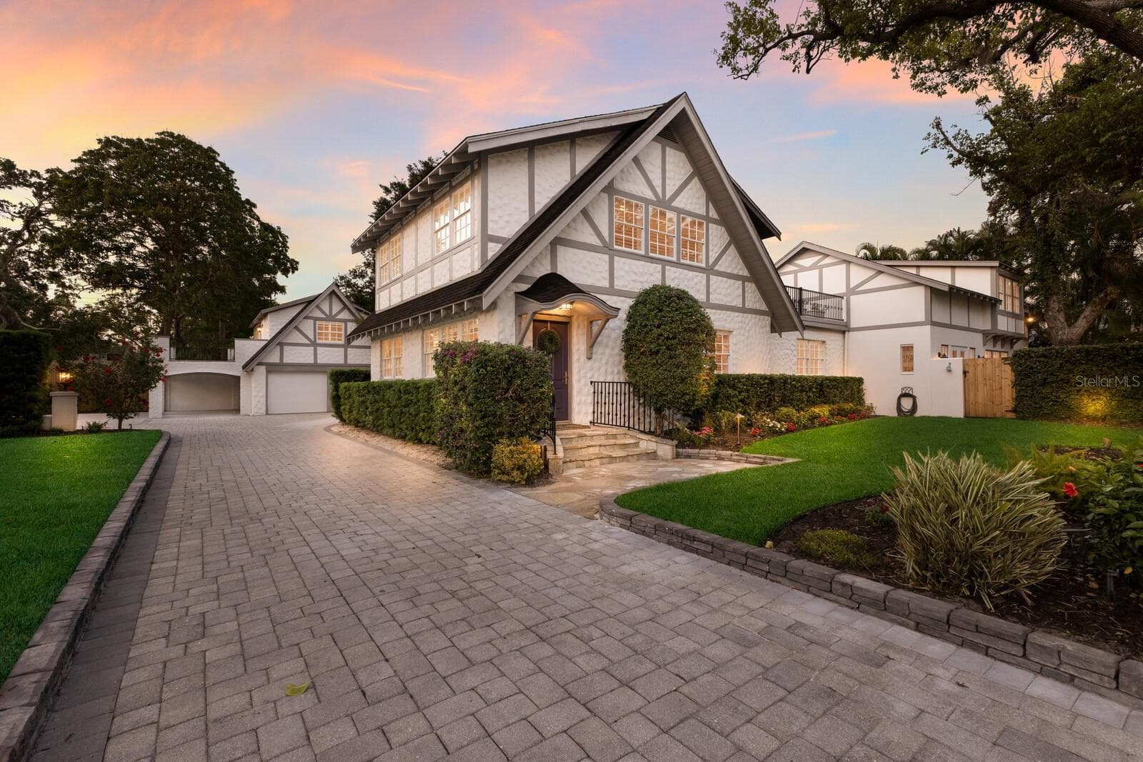 1829 Bougainvillea St photo 2