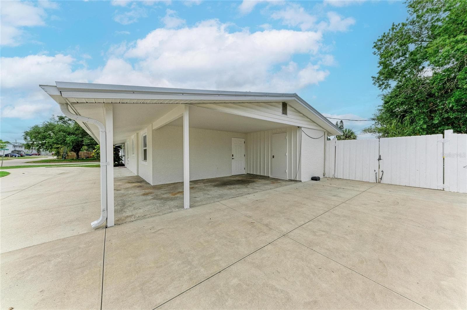 2714 Datura St photo 5