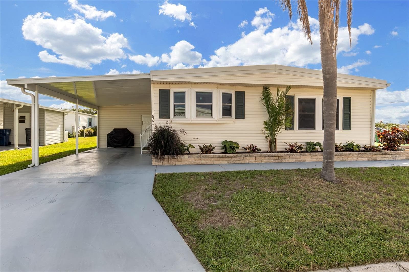 1535 45th Avenue Dr E photo 3