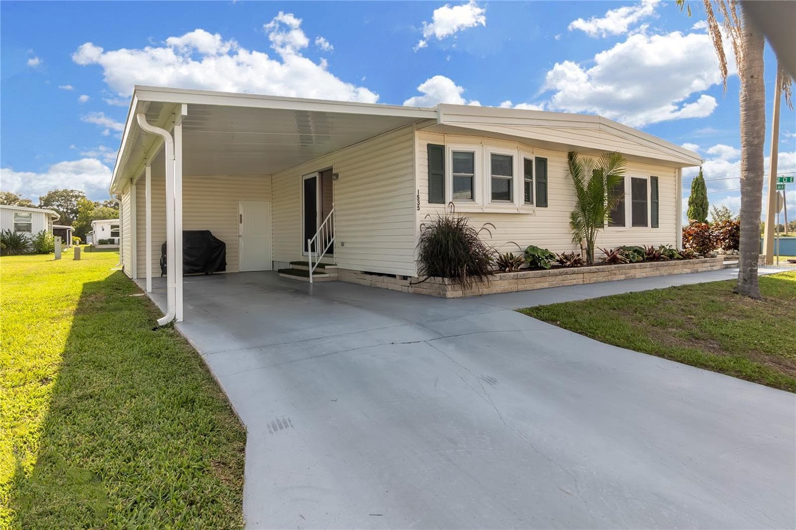 1535 45th Avenue Dr E photo 2