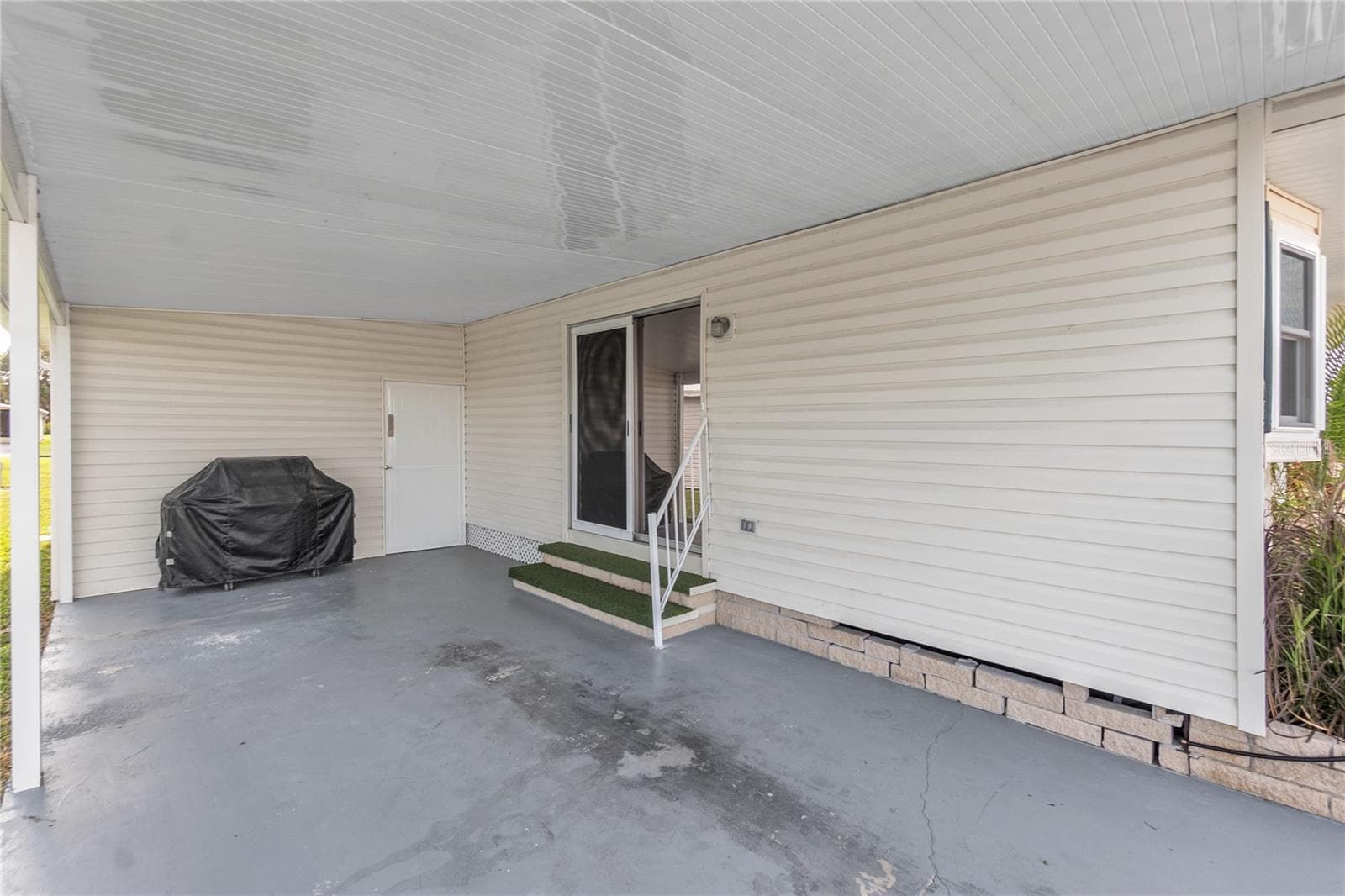 1535 45th Avenue Dr E photo 4