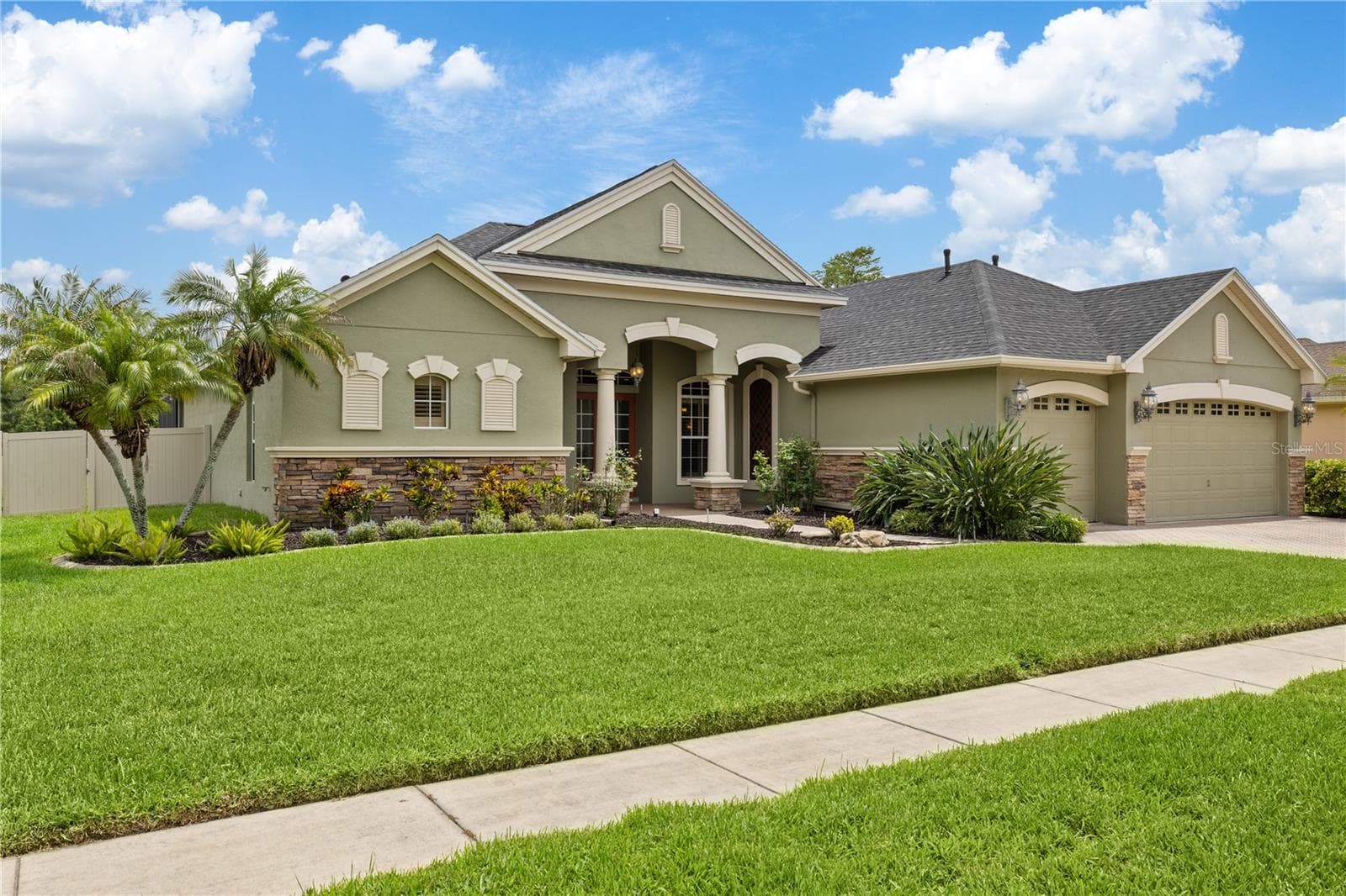 3015 Lynwood CT photo 2