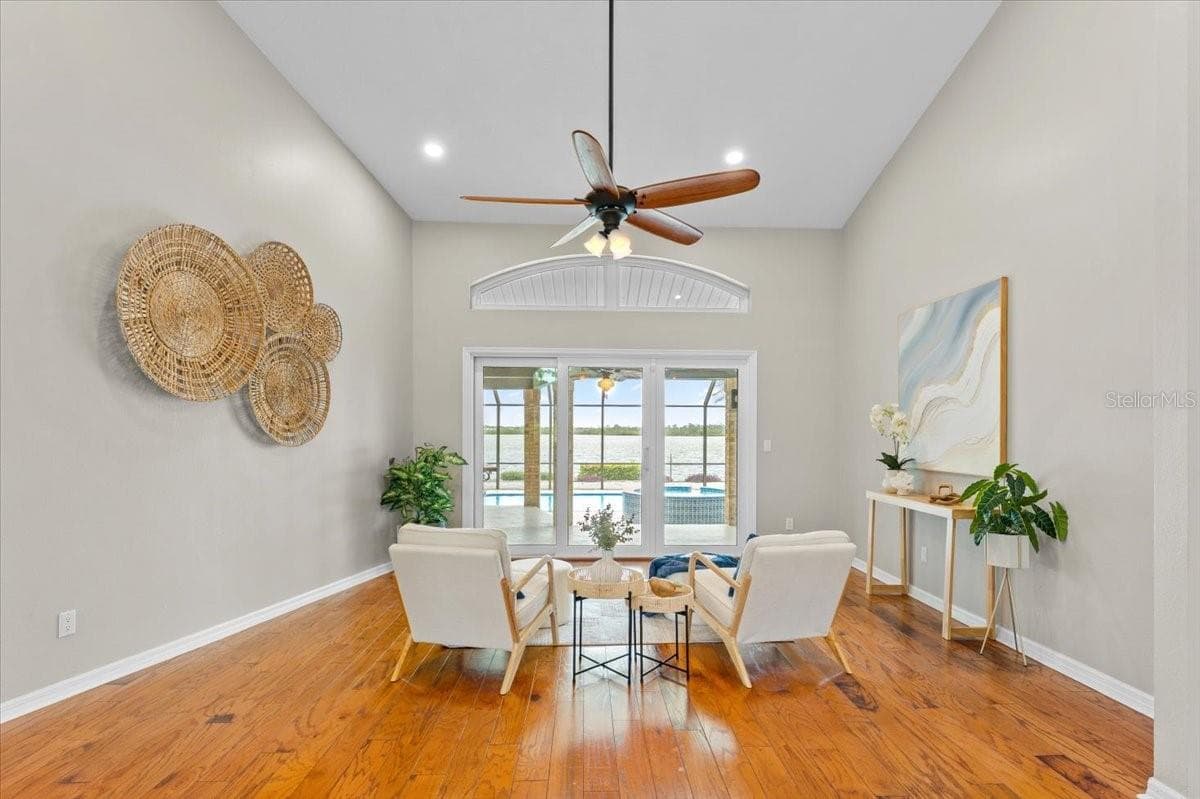 1589 Mary Ln photo 3