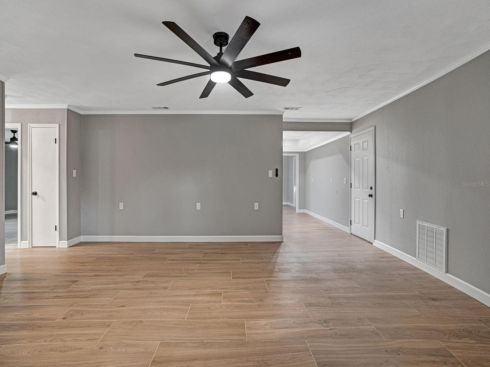 8310 Liman Dr photo 3