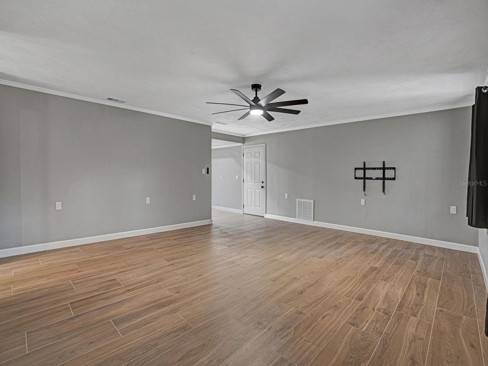 8310 Liman Dr photo 4