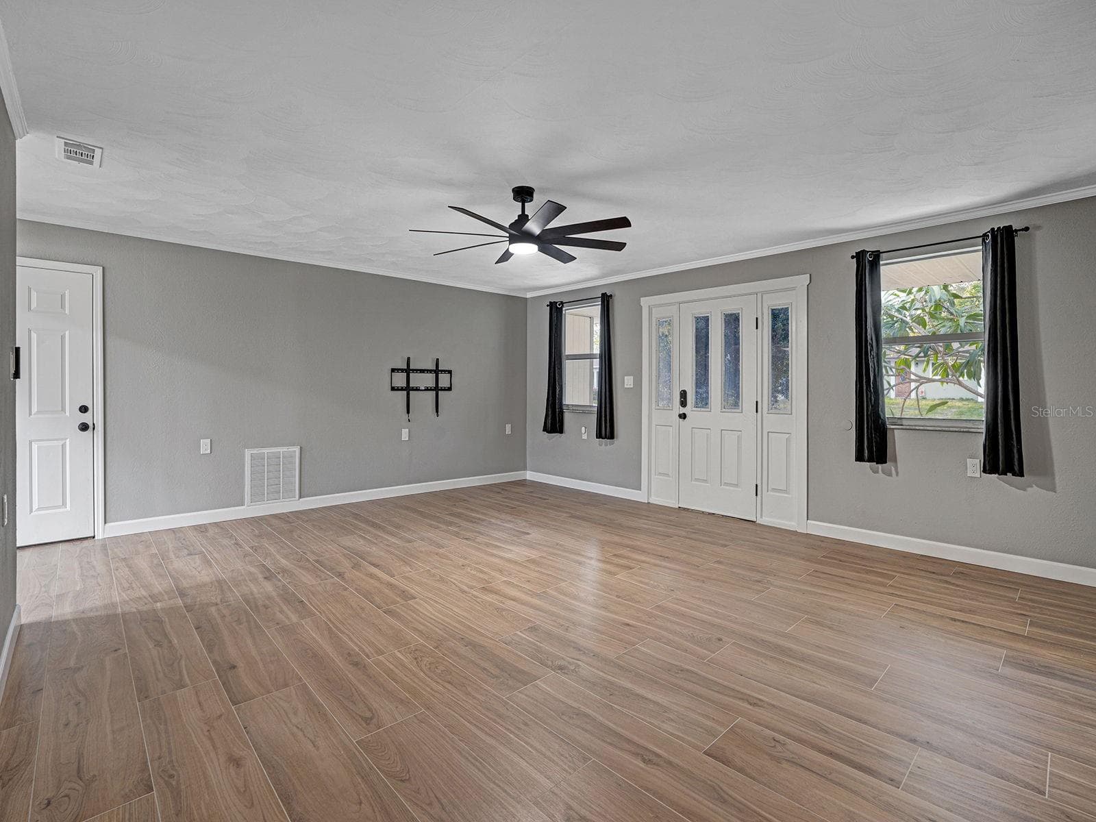 8310 Liman Dr photo 5