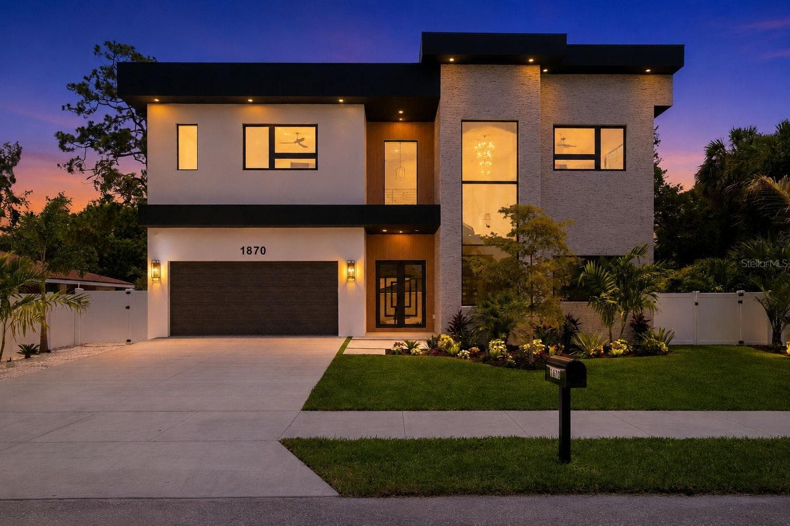 1870 Jasmine Dr photo 2