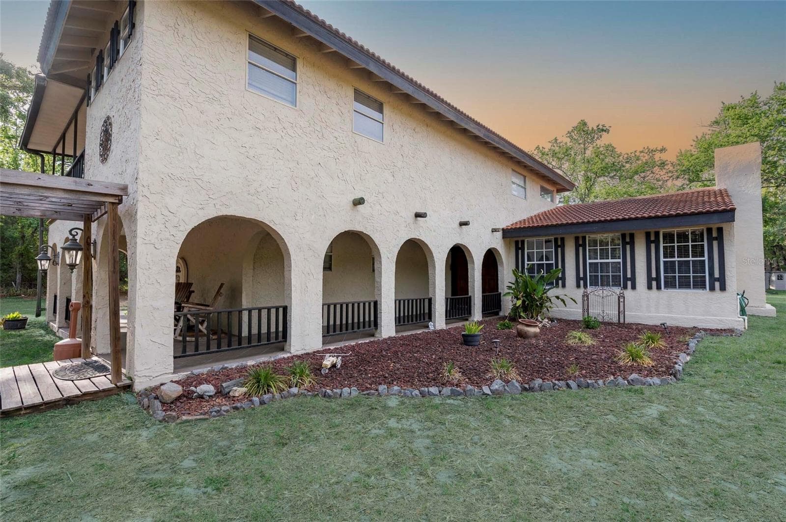 12311 Oakwood Dr photo 2