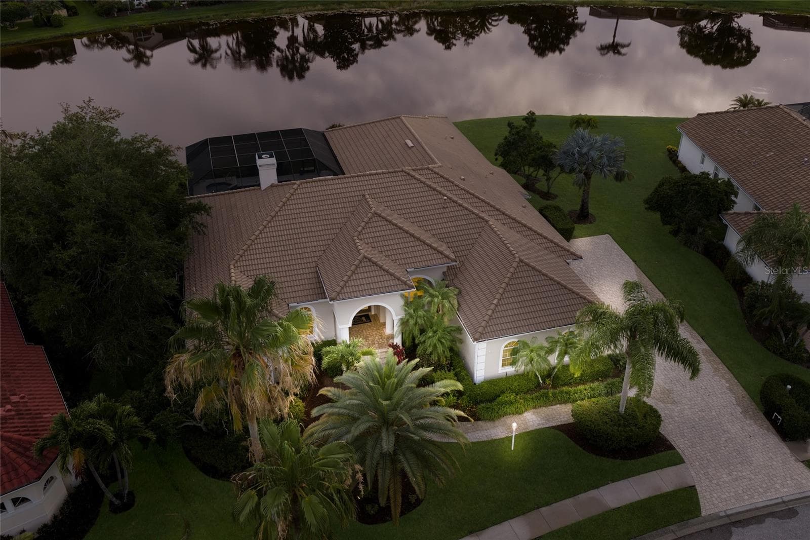7920 Royal Queensland Way photo 4