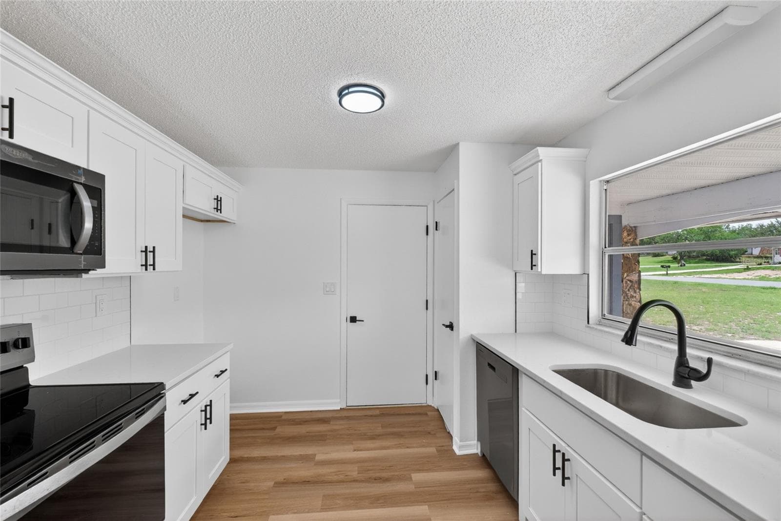 12071 Deep Creek Dr photo 5