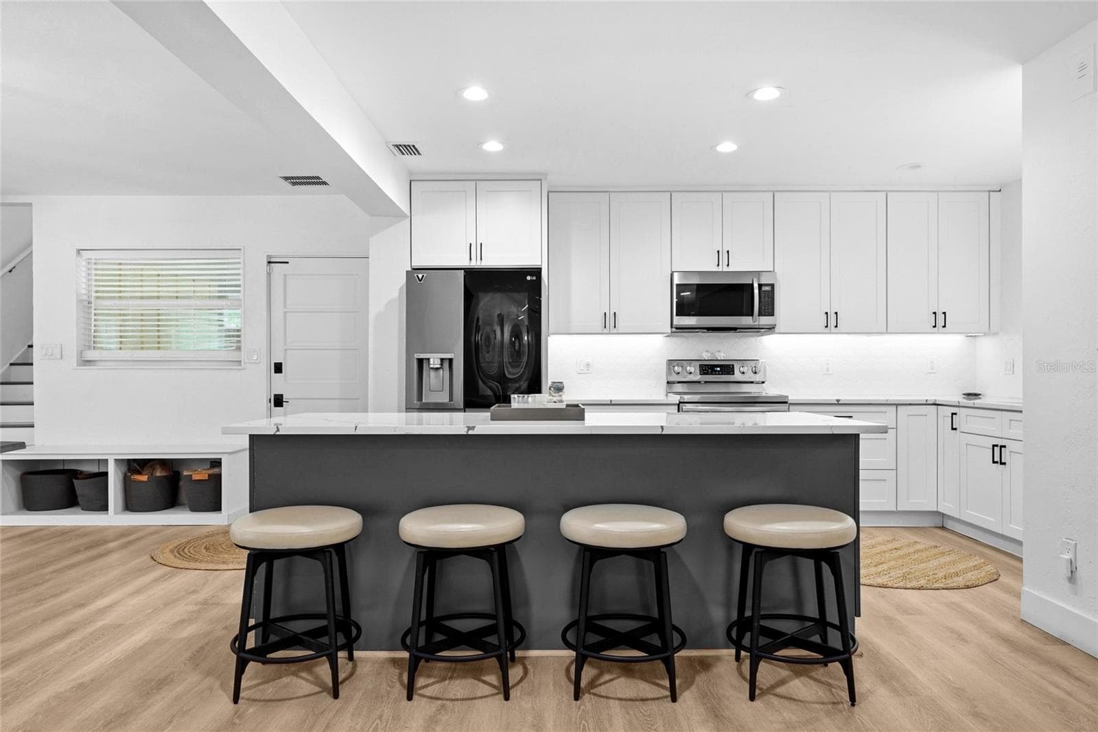 2480 Alameda Ave photo 4