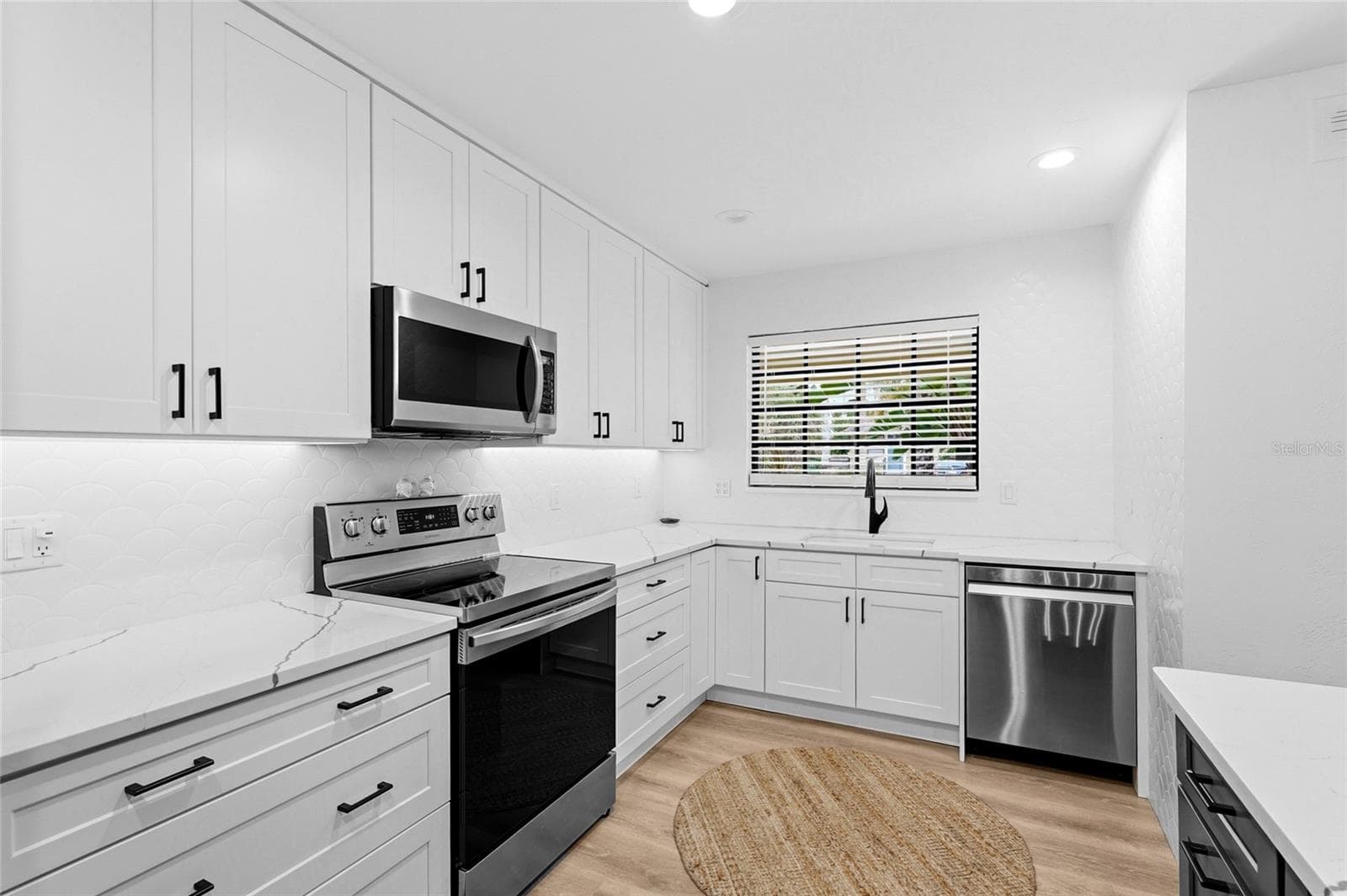 2480 Alameda Ave photo 5