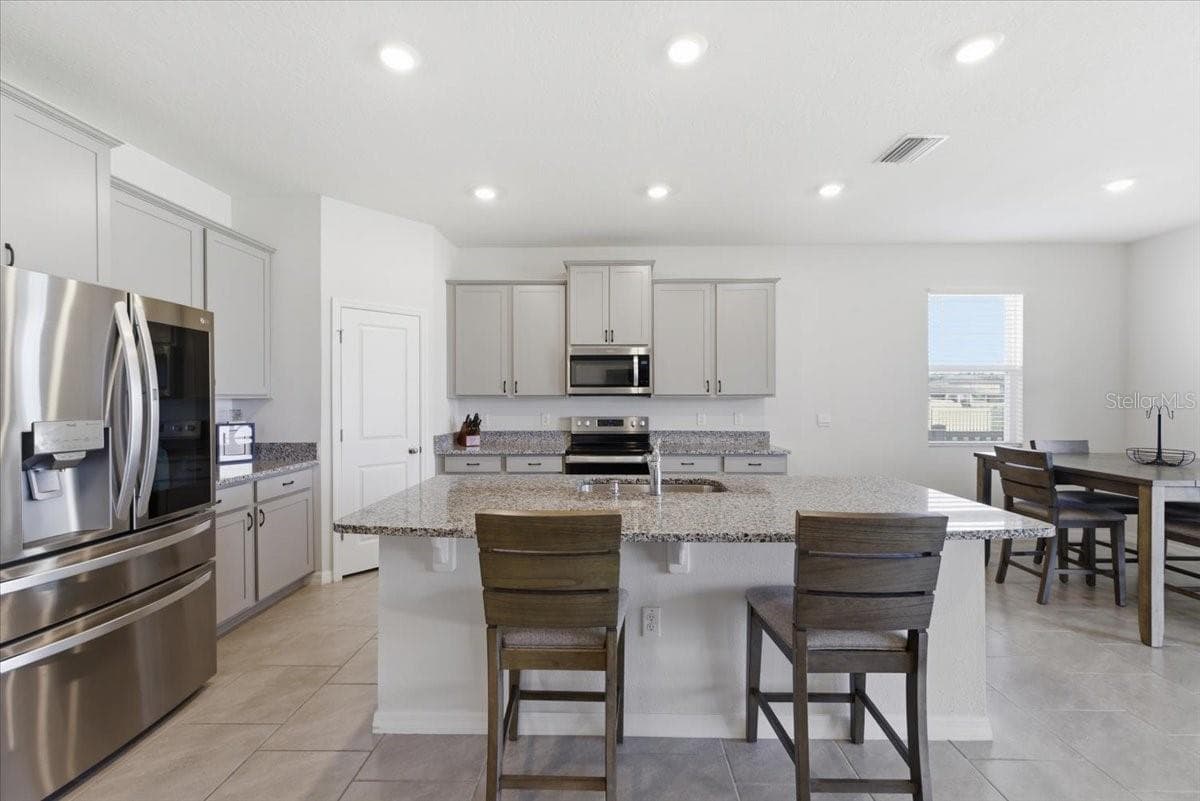 1413 Tropical Oasis Ave photo 5