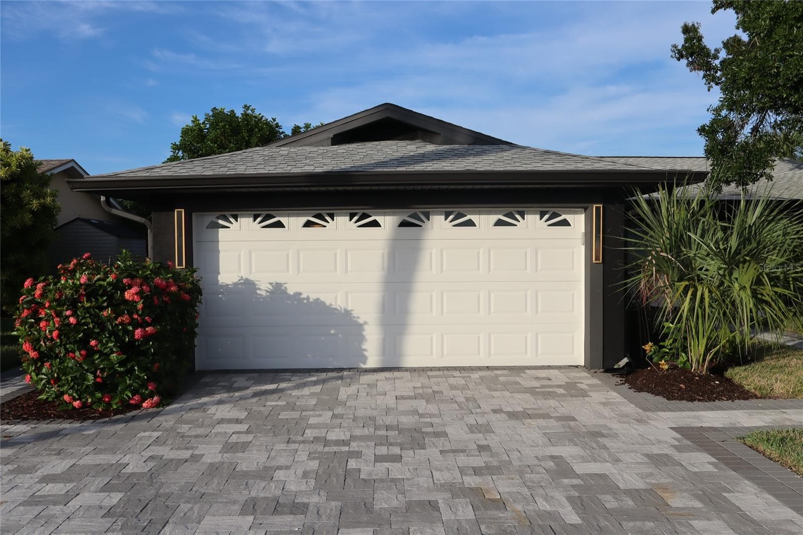 1019 Spindle Palm Way photo 3
