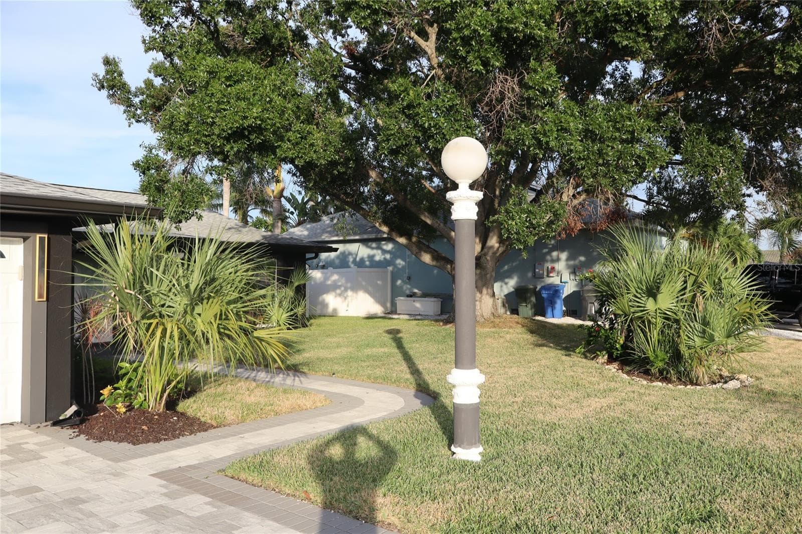 1019 Spindle Palm Way photo 4