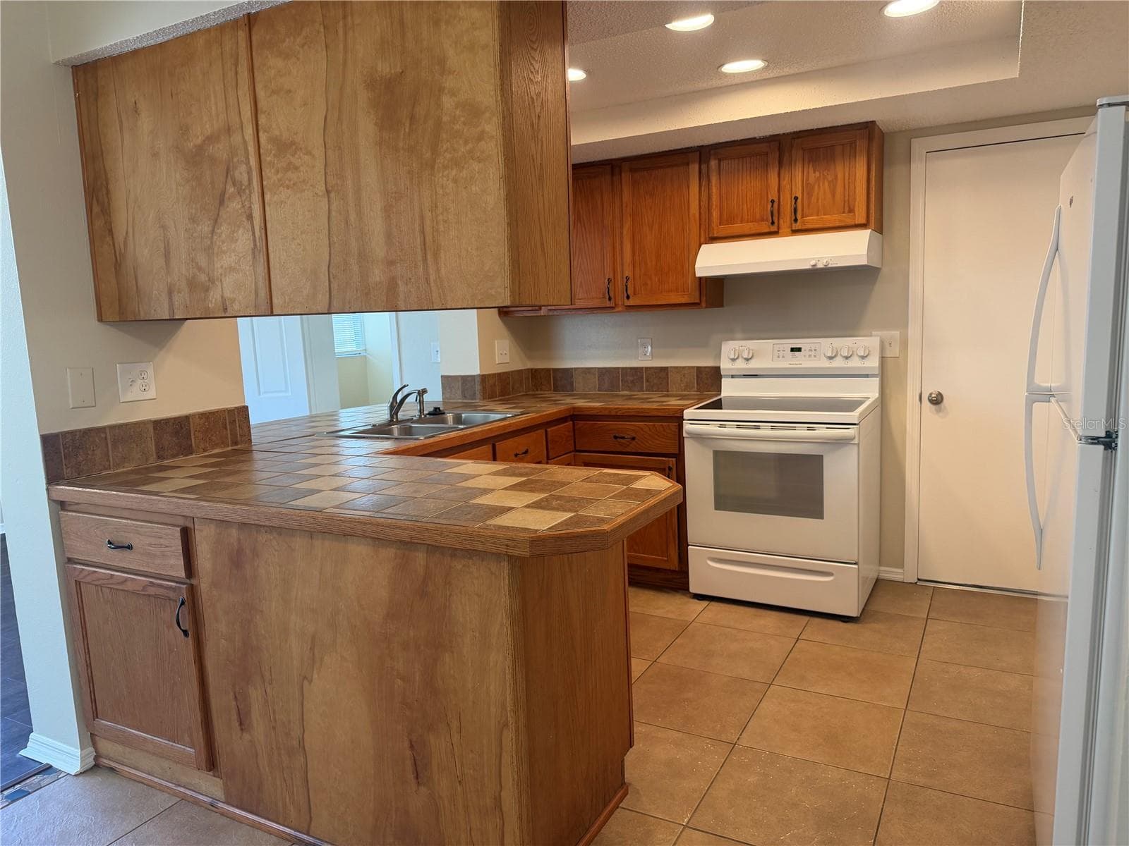 4239 Woodfield Ave photo 3